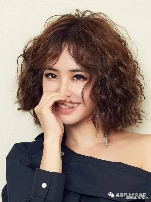 女人过了40岁,尽量少留这3款"大妈"发型,这3款发型更适合你