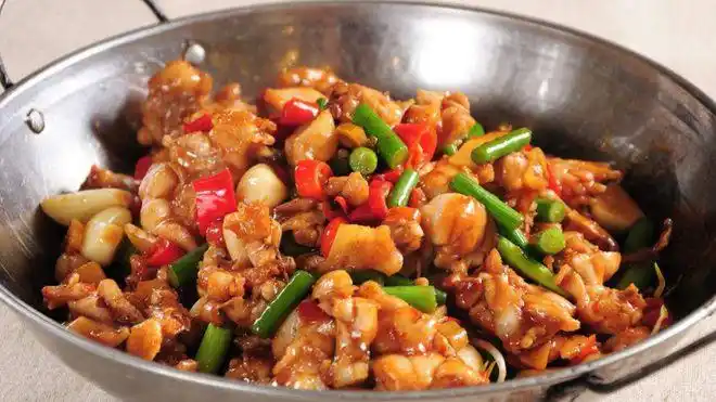 干锅牛蛙这样做才好吃肉质滑嫩香辣入味下酒真是太美味