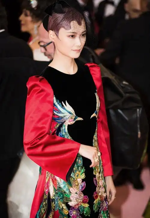 纽约时装秀,李宇春让全世界看到中国高贵典雅的女性魅力