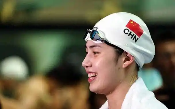 泳坛新星张雨霏以出色的表现征服了所有观众,在杭州