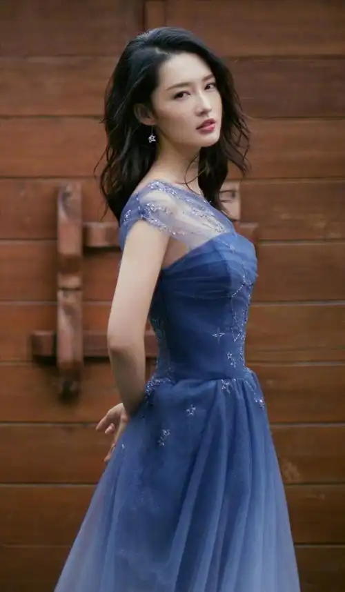 美人淑且真李沁美图