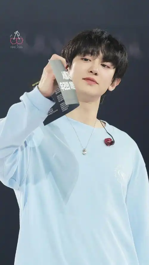 朴灿烈超话#朴灿烈唯一官方门面#  【高清图】240414 exo十二周年fm第