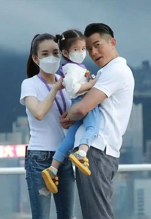 长得像父亲气质不输母亲,一家子都高颜值_孩子_郭永_郭富城