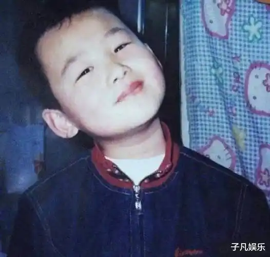 白敬亭童年照曝光,穿裙子这张最亮眼_网友_收获_小时候