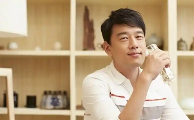 王耀庆凭借他"有钱人"的脸一夜爆红!"奸商""街舞"人设崩塌