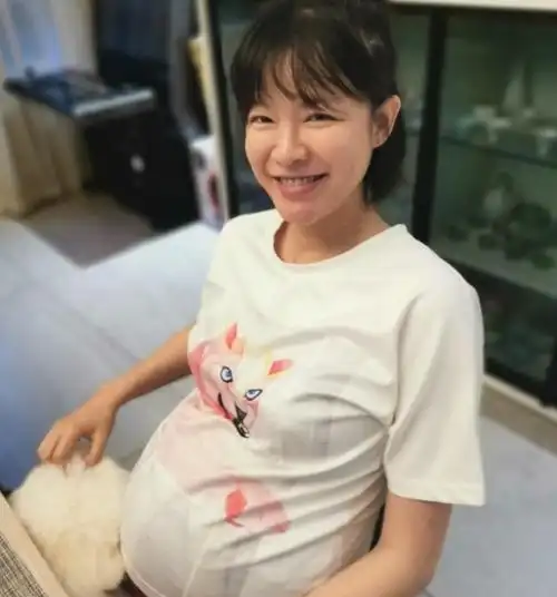 李艾挺大肚孕妇写真照女美娘男丑母曾自曝胖20斤白发长不停