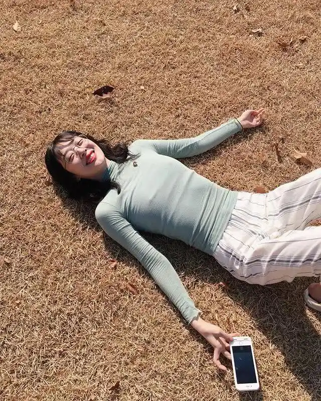 崔雪莉晒近照再次放飞自我 疑似真空上阵引网友热议