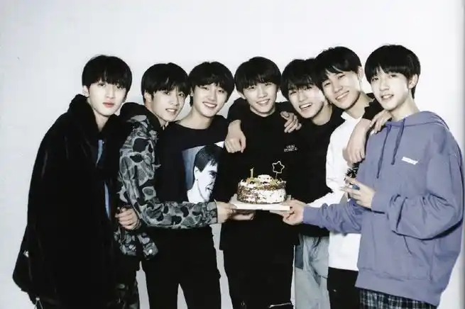 时代少年团按时长大周年演唱会