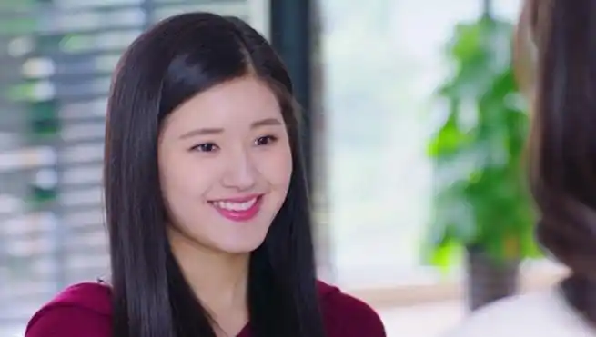 贝耳朵扮演者很火的青春偶像剧《最动听的事》中贝耳朵是由年轻演员