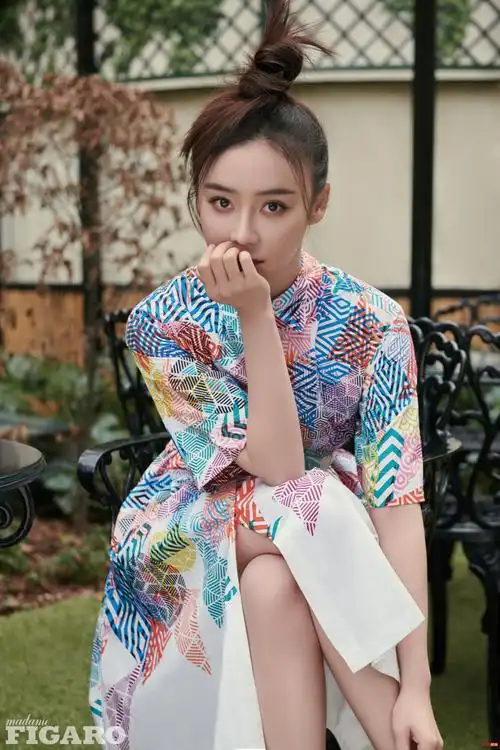 袁姗姗演绎复古时尚 成率性洒脱摩登女郎