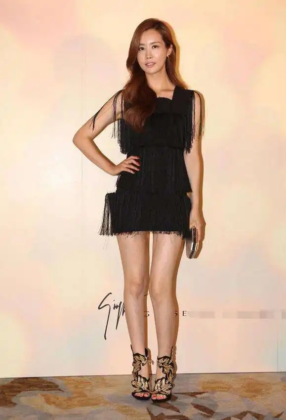 李多海的脸也肿成馒头了,才34岁整容后遗症就明显了