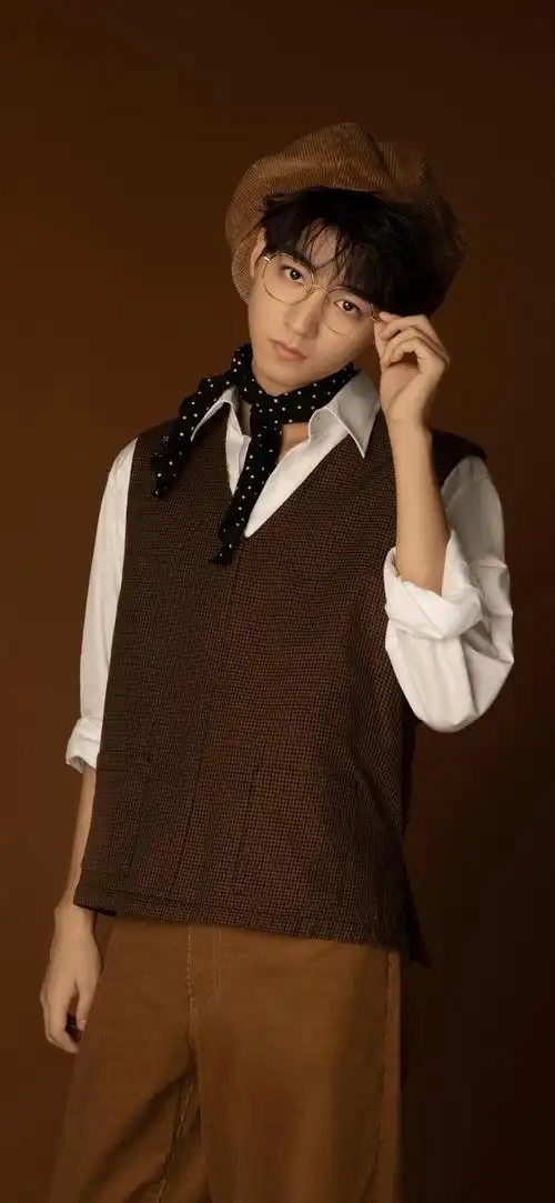 王俊凯二十岁生日写真