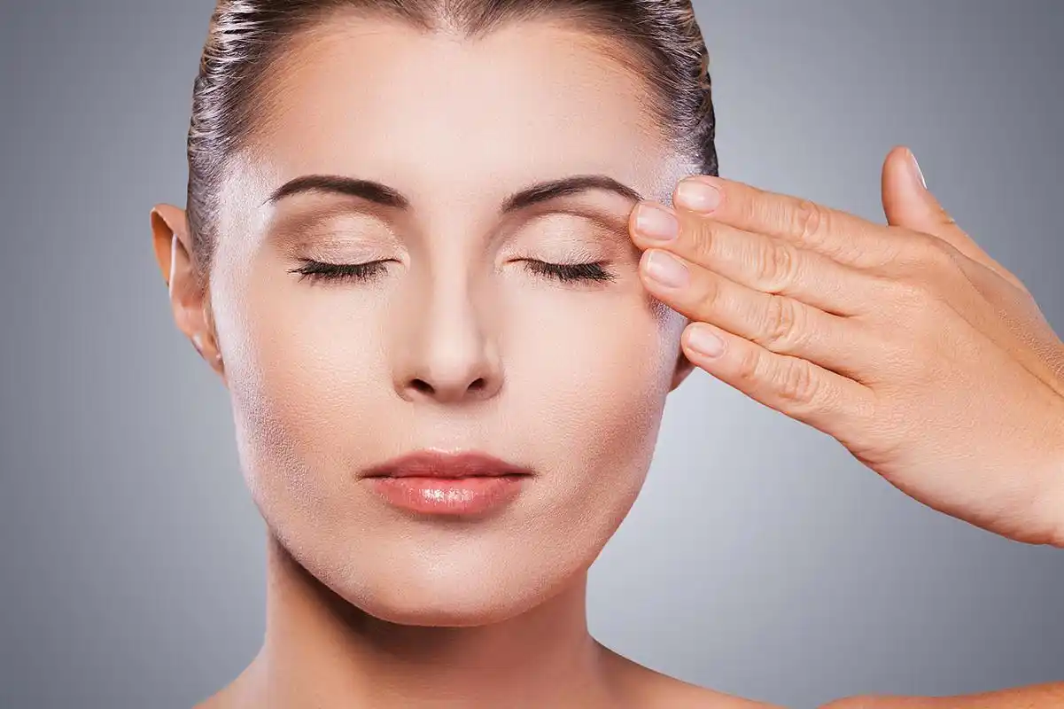 眼袋按摩:缓解疲劳和浮肿  这是我自己的故事,关于如何通过眼袋按摩来