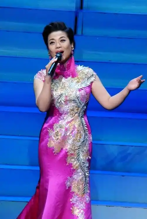 1989年受舞台导演组的再次邀请,张也这次进行了女声独唱,表演的曲目是
