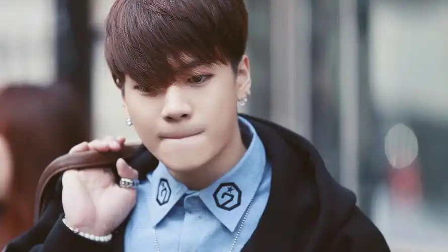 王嘉尔明星风尚壁纸3