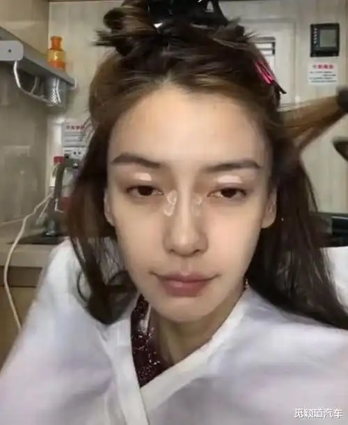 baby为证明自己没整容主动公开化妆过程素颜的她暴露真实颜值