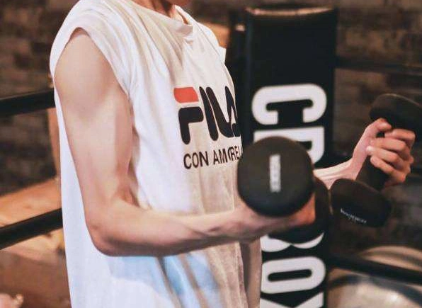 王力宏健身1年半,肌肉感十足,堪称完美男神