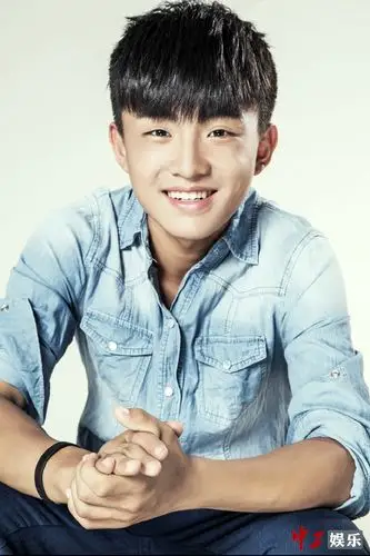 《百鸟朝凤》主演郑伟气质佳 阳光男孩懵懂微笑