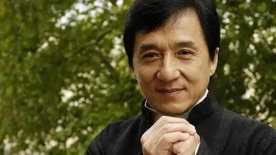 成龙近照亮相泸州老窖封藏大典一脸疲惫老态龙钟网友泪目了