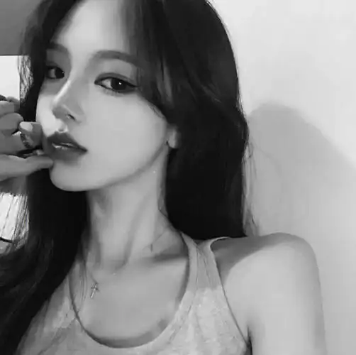 黑白真人女头玩网必备