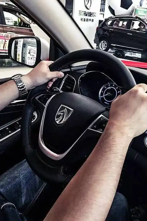 从开车姿势,看出你是怎样的