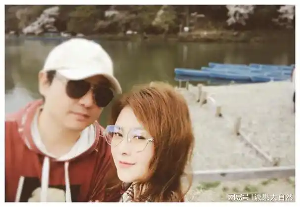 沈腾一家三代新照妻子王琦尽显丰腴美岳父岳母穿情侣装很默契