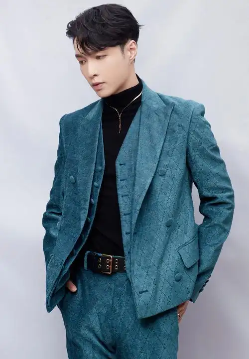 张艺兴蓝绿色西服帅气图片