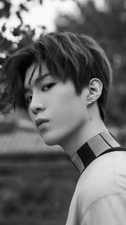 小鲜肉范丞丞帅气时尚写真,高清图片,手机锁屏桌面-壁纸族