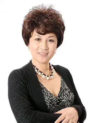 中老年最新短发烫发发型 中老年烫短发发型图片