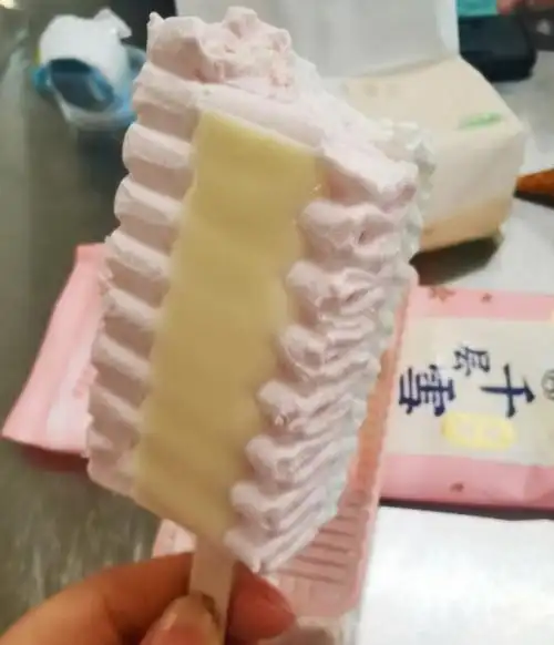 我不允许你们不知道这个草莓味的千层雪糕