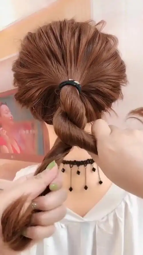 单股麻花辫这样扎太美了!简单易学,爱美的你一起学学吧-度小视