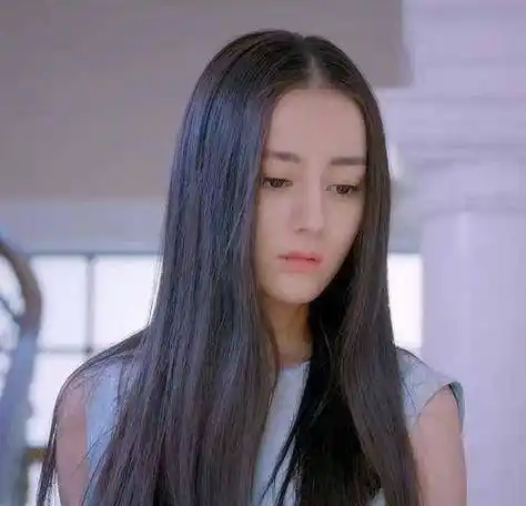 迪丽热巴出道前旧照曝光,少女时青涩甜美,如今化身性感妩媚女神