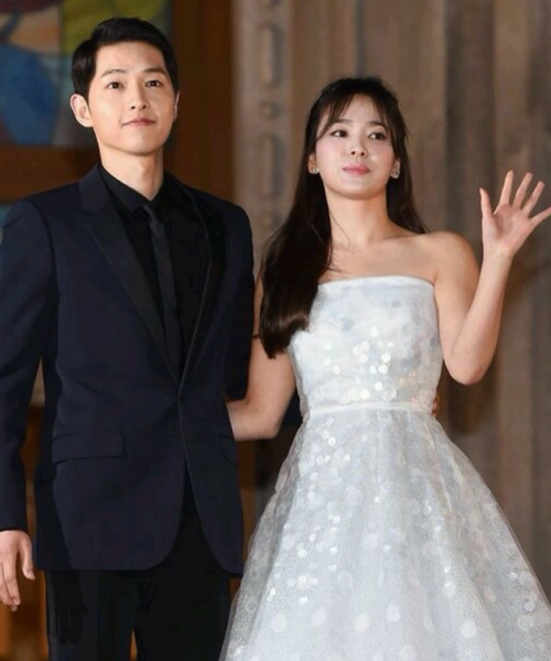 双宋夫妇宣布婚期屠版中韩热搜|宋仲基|宋慧乔|热搜榜_新浪娱乐_新浪