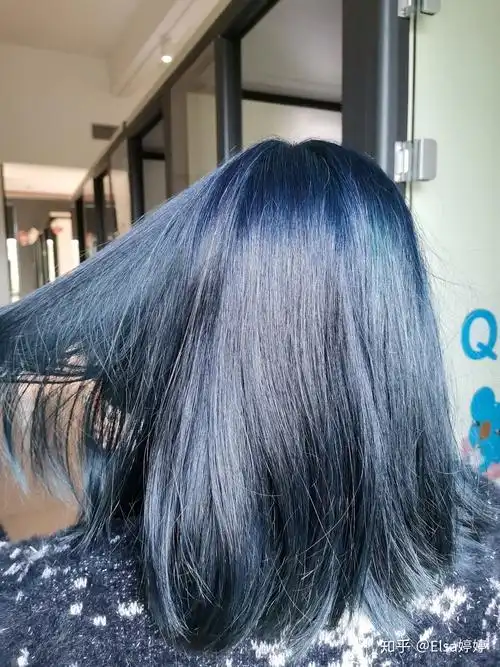 过年的时候染的蓝黑色头发现在怎么样了?