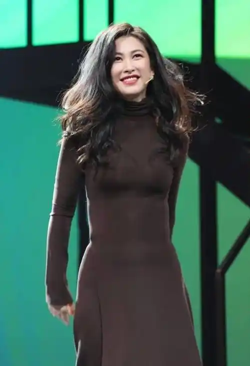 朱珠身材还需要挑?"里脊肉"很真实吧?_腰部_衣服_女性