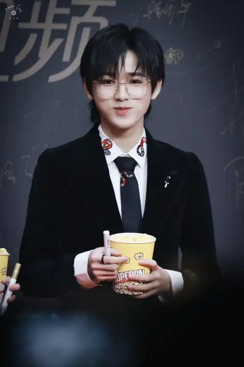 v 79@时代少年团-宋亚轩宋亚轩超话79#腾讯视频星光大赏