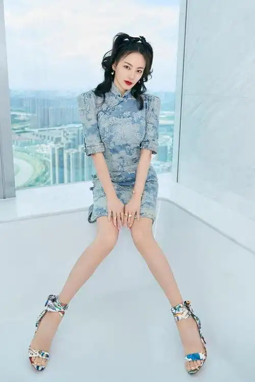 36岁张雨绮大方晒赘肉耿直秀游泳圈网友惊呼接地气