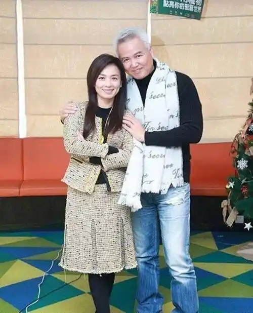 虽然林瑞阳多次被拍到与女子亲密合影,但是张庭都声称相信老公,而她与