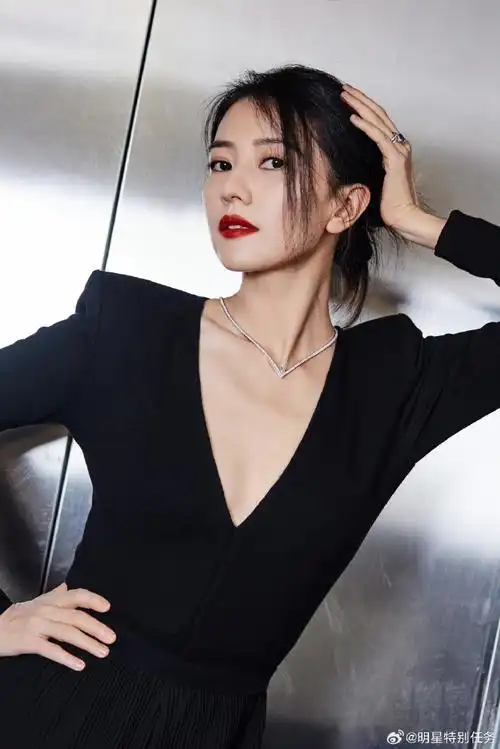 高圆圆黑色深v##高圆圆黑色深v裙