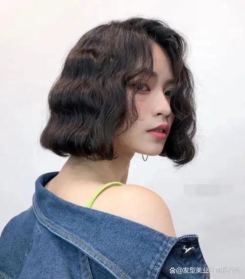 松软耐看的短发全头烫