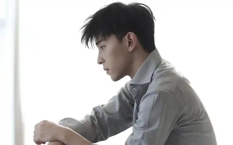 时尚帅气的邓伦,高清壁纸图片,大陆明星-回车桌面