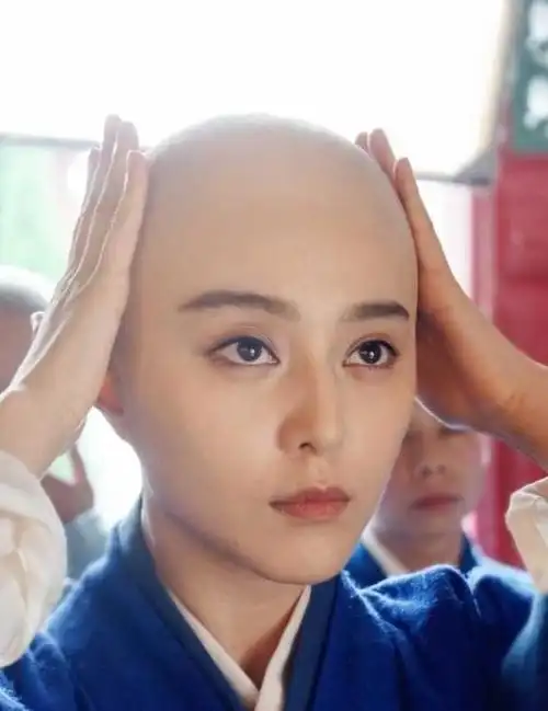 首先要说的是范冰冰,她之前的名气也是超高的,并且之后因为一些事情就