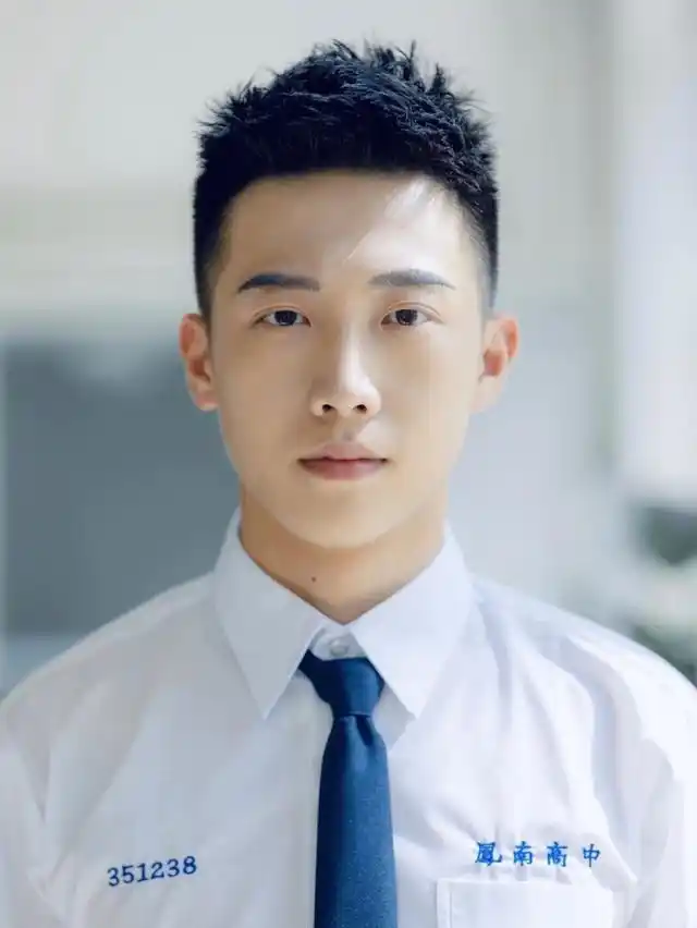 第1款:小飞机头发型