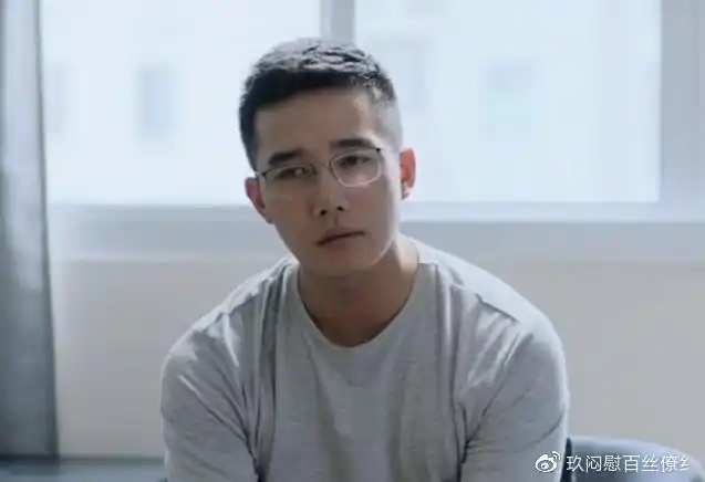 他是《小舍得》的钟老师,也是《猎狐》的郝小强,章涛剧抛脸无疑