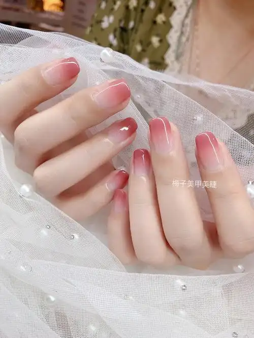 冰透渐变新婚拍照美甲