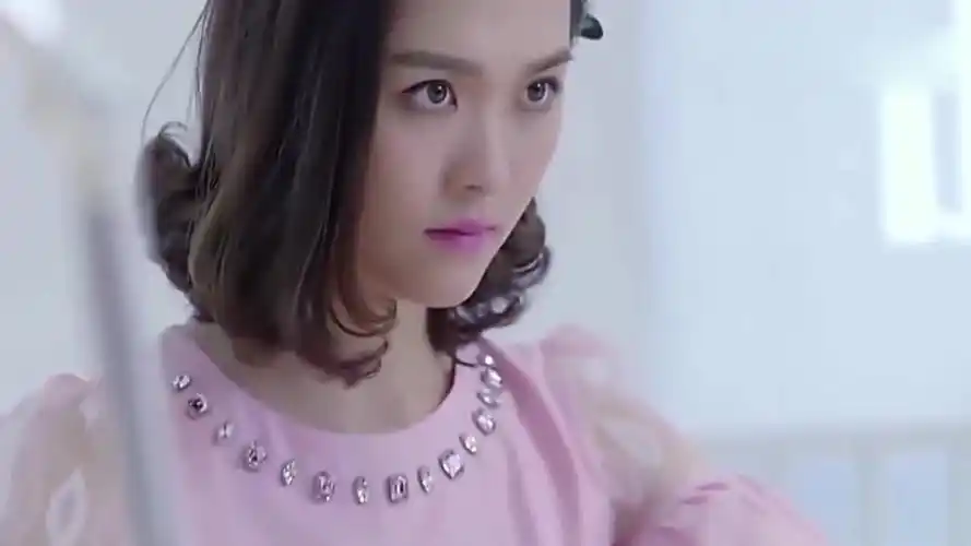 麻辣变形计:粉红豹在干嘛柳莎一过来她马上切换页面