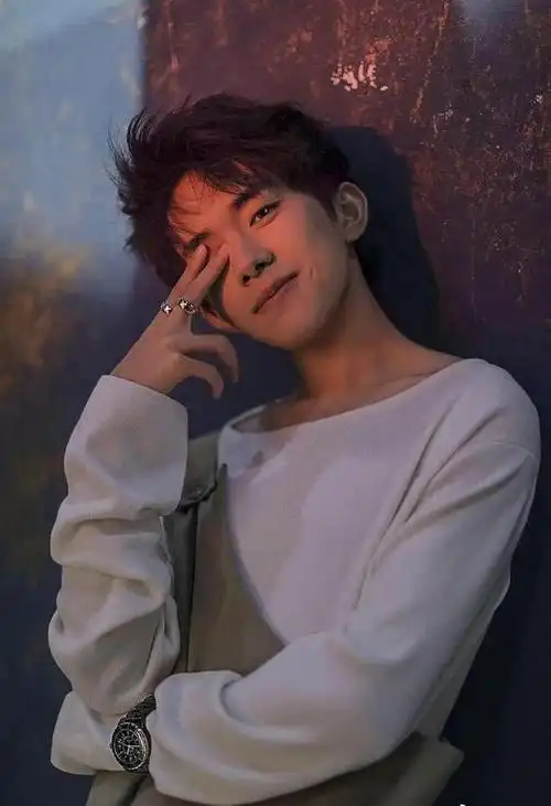 易烊千玺从被忽视到00后百亿票房先生刘嘉玲的话被印证了