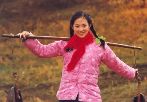 章子怡12岁旧照曝光 模样青涩甜美五官精致(2)