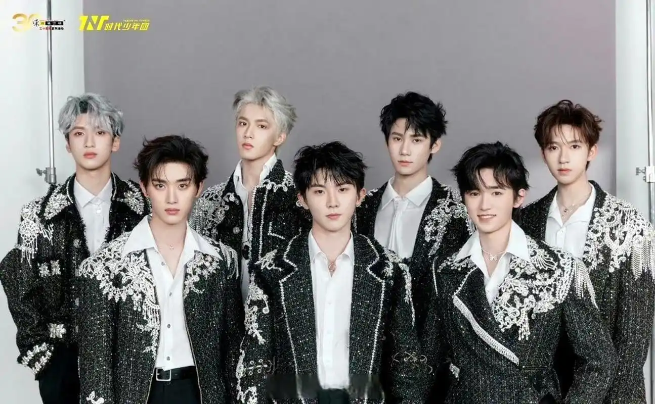 时代少年团演唱会造型图,有没有演唱会的氛围感?