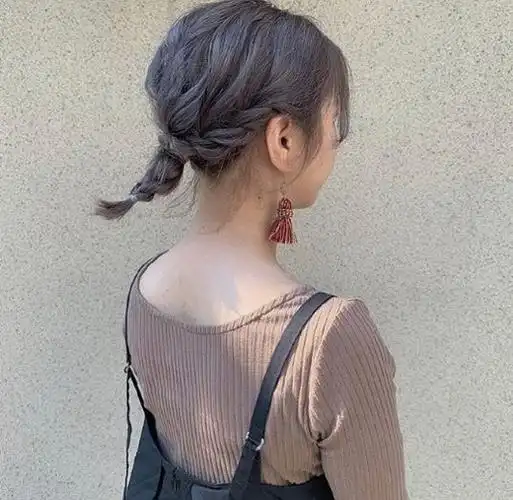 扎个小辫子出门,九款女生辫子发型图片